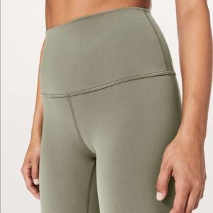 Lululemon Wunder Under 25” (Size 4)